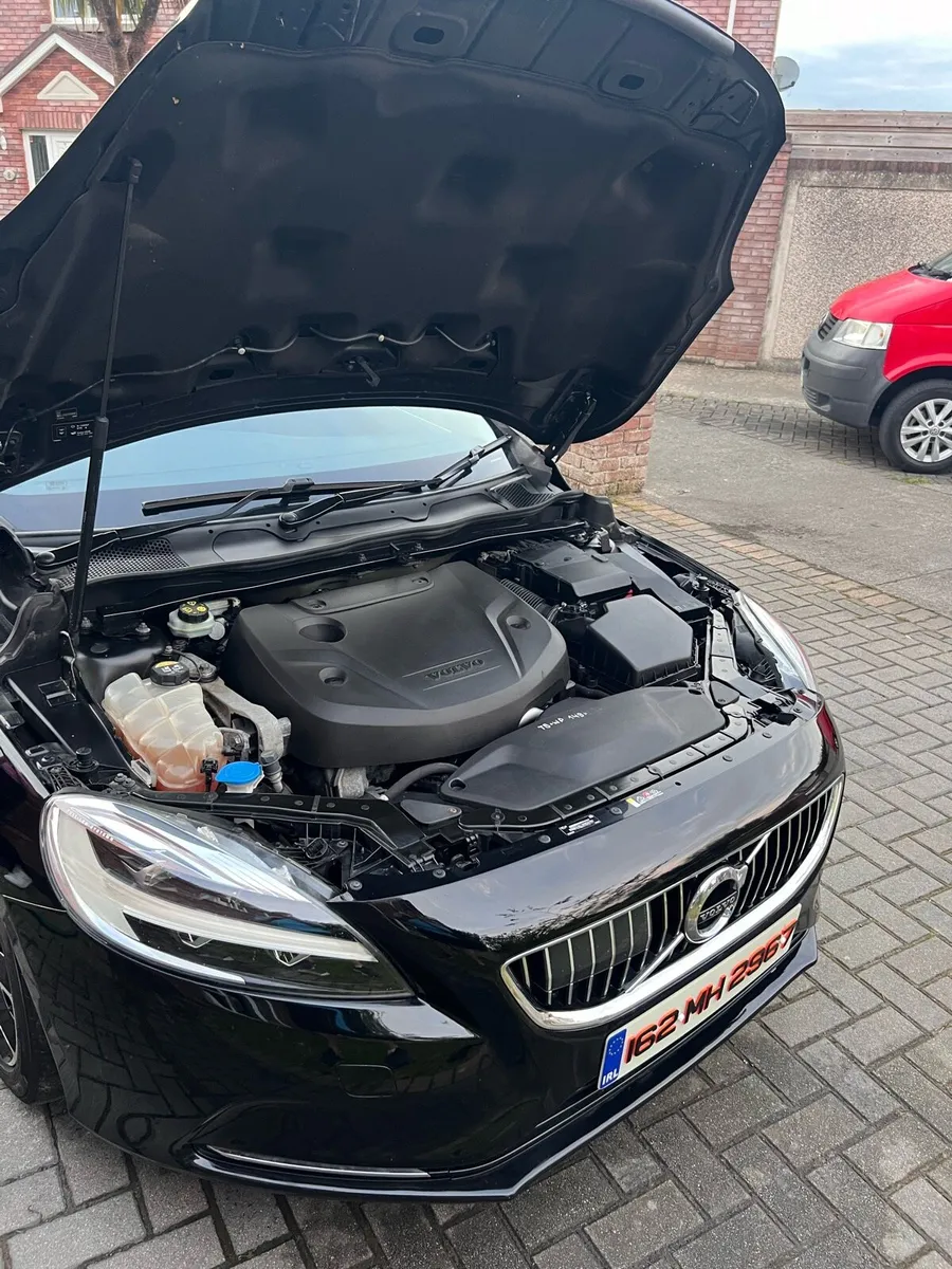 Volvo V40 D4 Inscription 190Bhp - Image 4