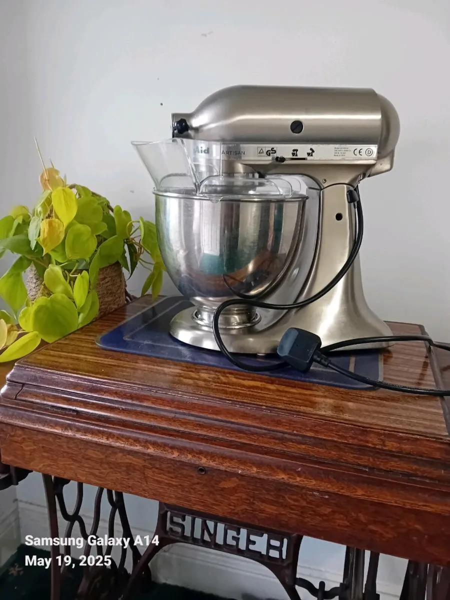 Kitchen aid mixer - Image 1