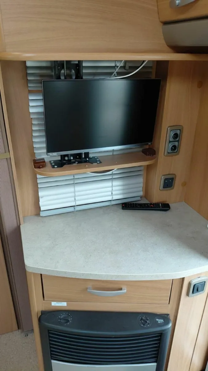 2011 Swift Charisma 545 - Image 4