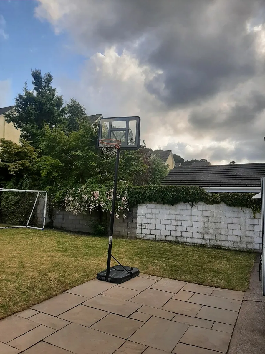 basketball stand