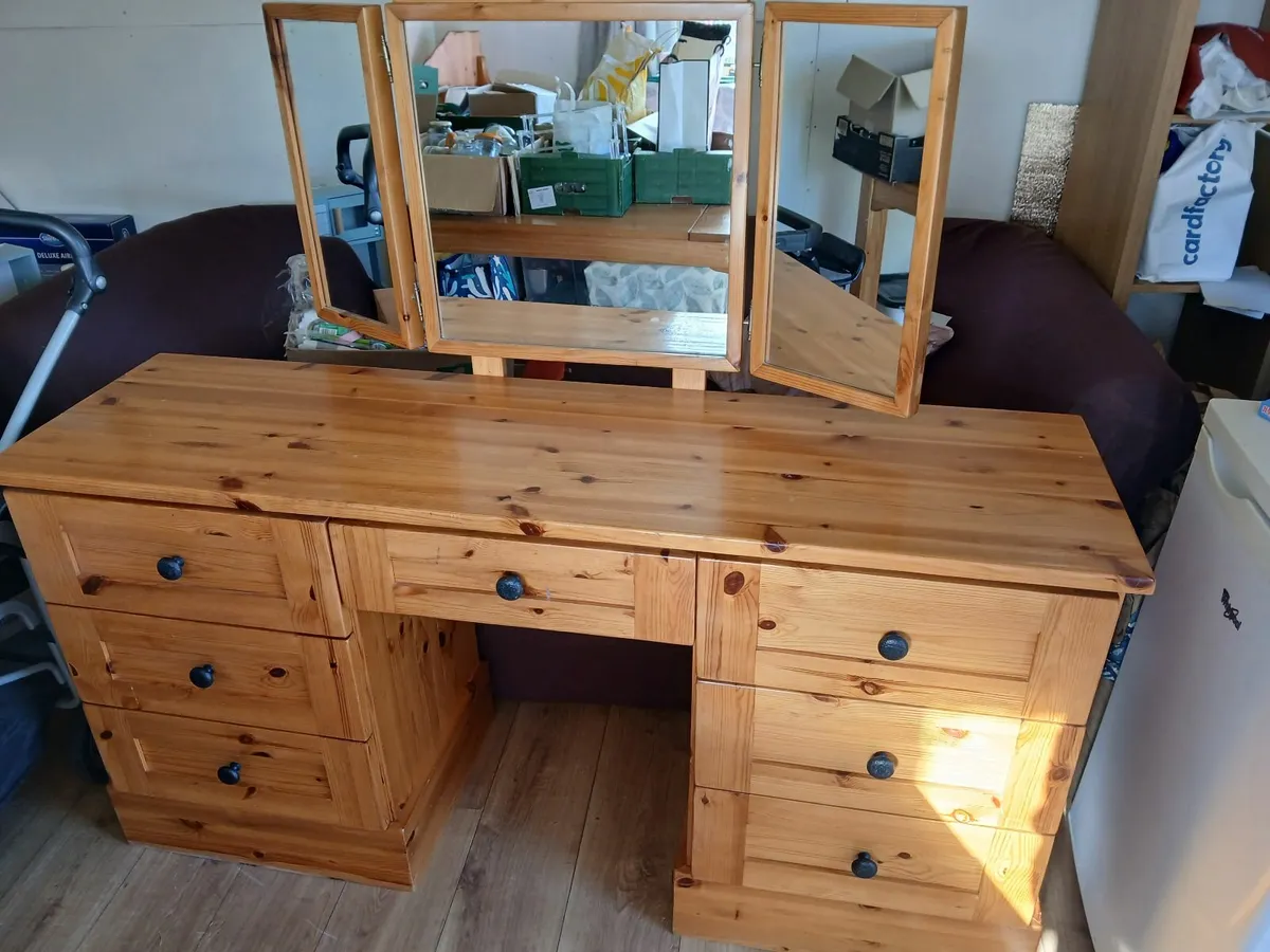 Solid pine dressing table - Image 1