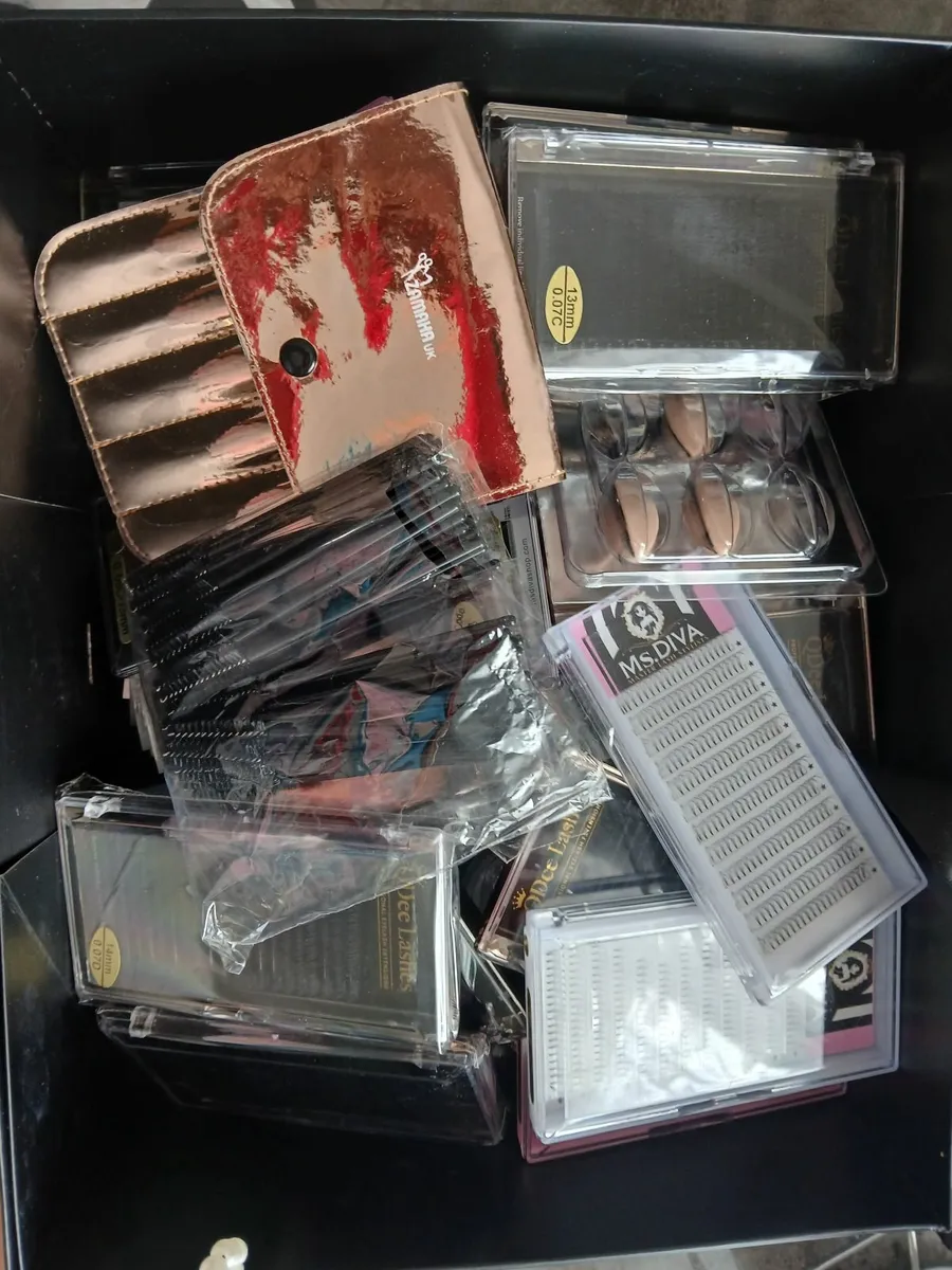 Massage bed and eyelash kit - Image 2