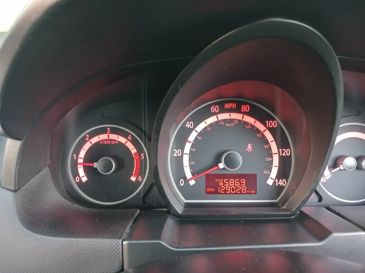 Kia Ceed 2011 - Image 2