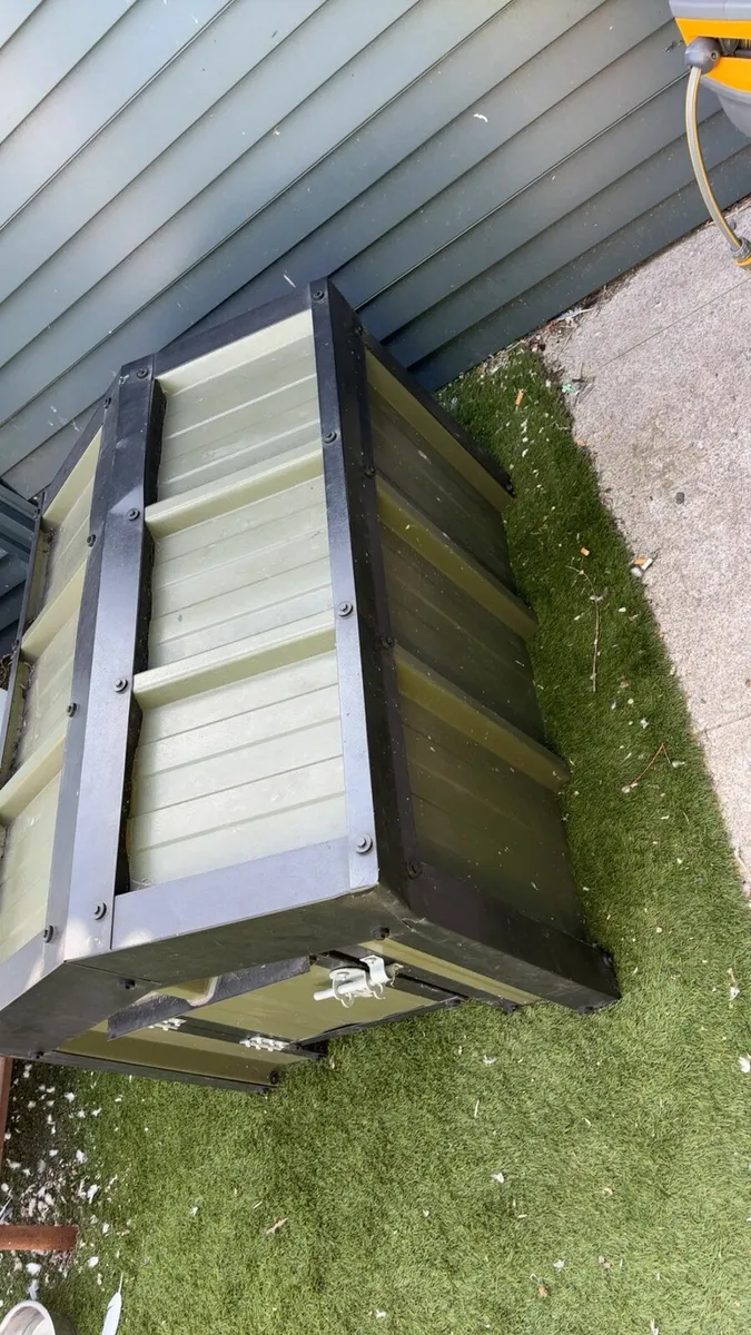 Dog kennel - Image 1