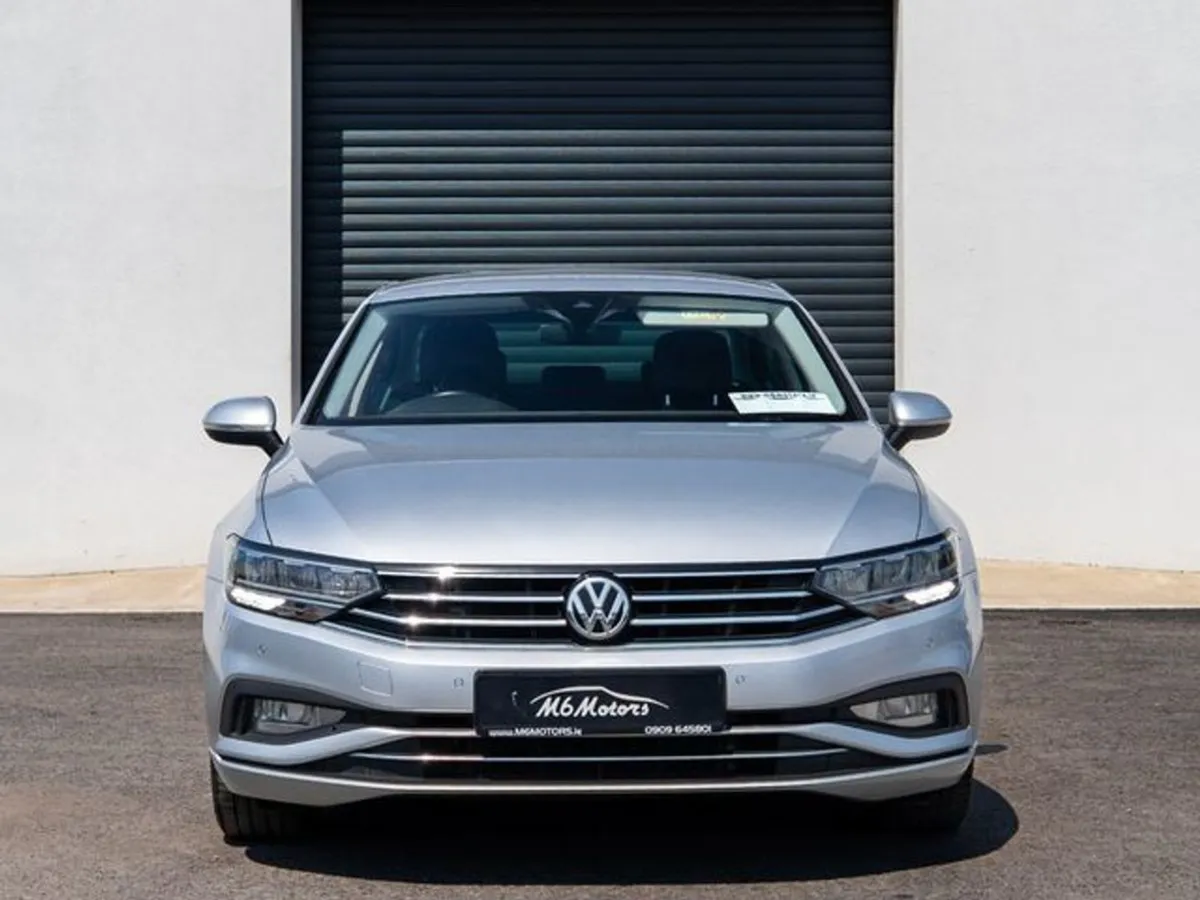 Volkswagen Passat SEL 2.0 TDI  full Leather - Image 2