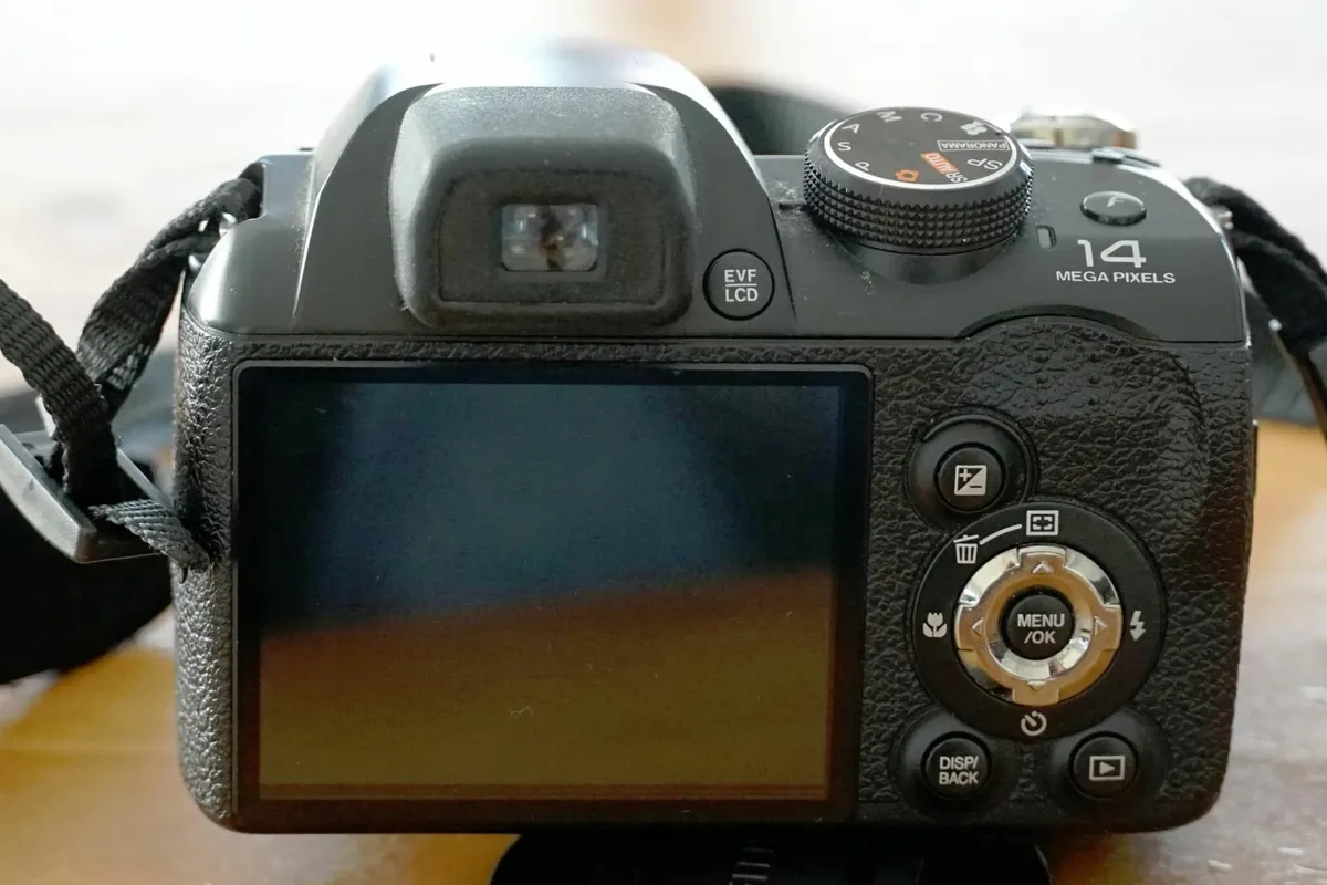 Fujifilm Finepix  S4240  digital Camera - Image 3