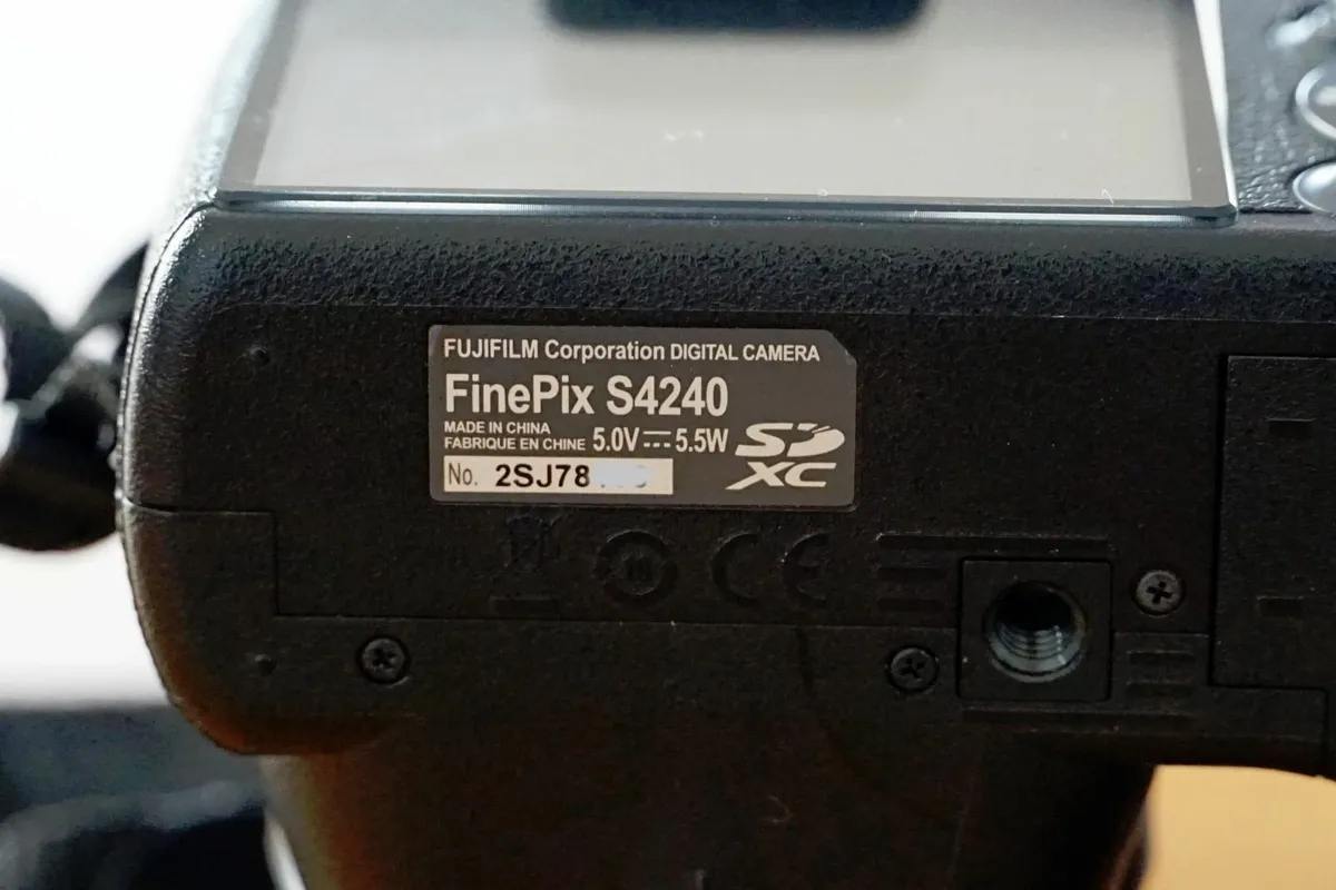 Fujifilm Finepix  S4240  digital Camera - Image 4