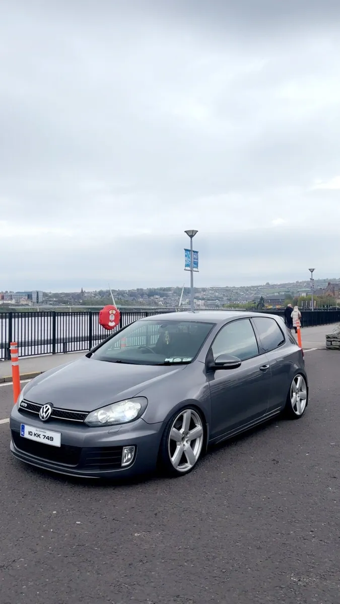 2010 Volkswagen Golf GTD - Image 2