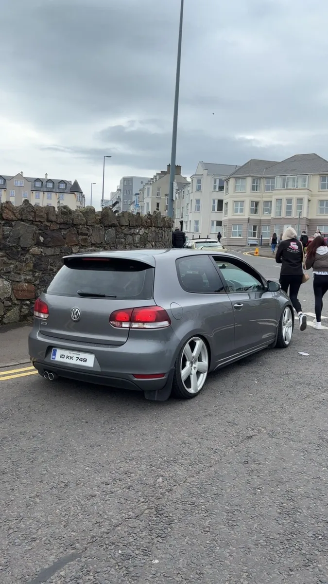 2010 Volkswagen Golf GTD - Image 3