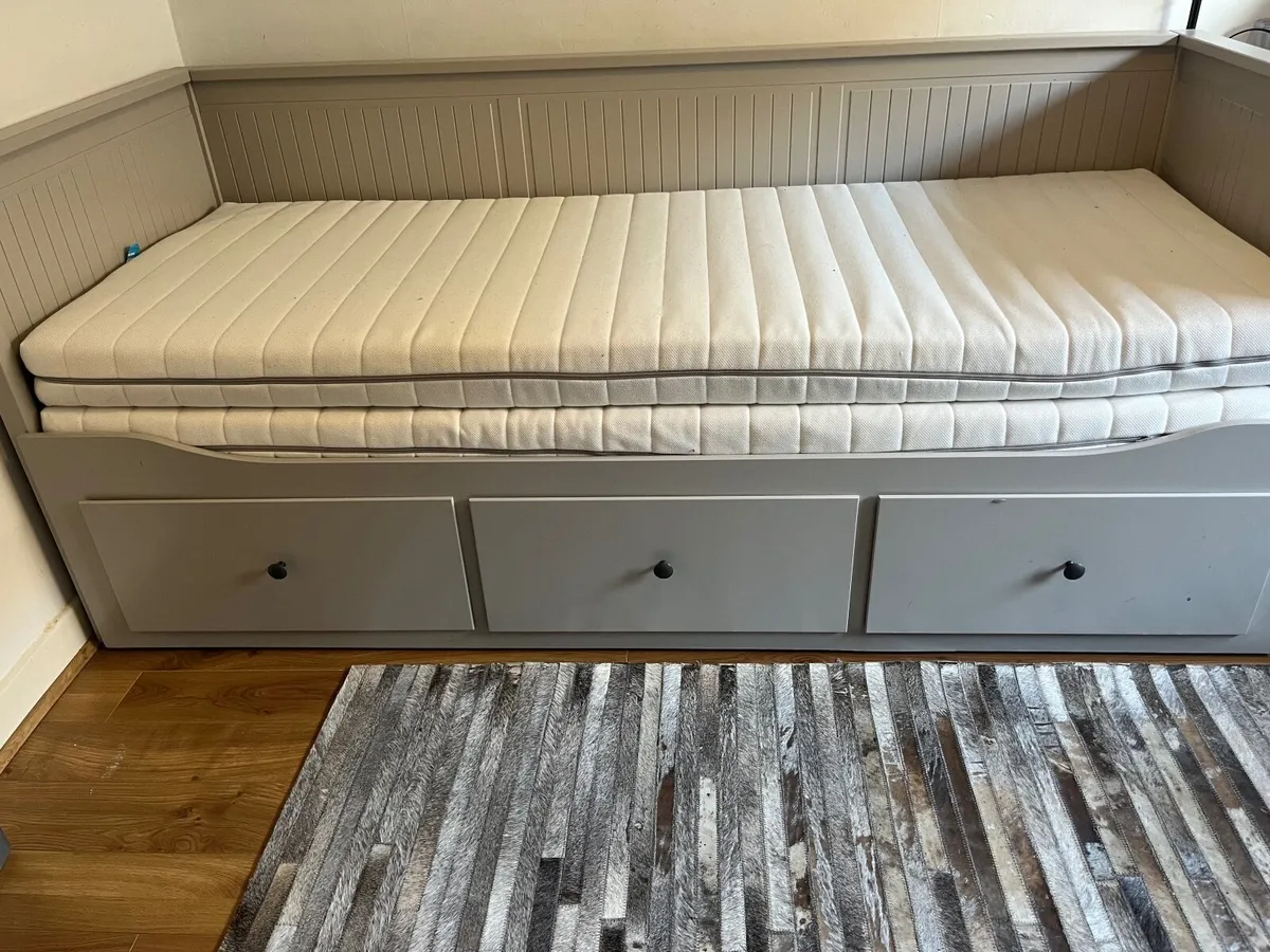 Day bed /single /double bed