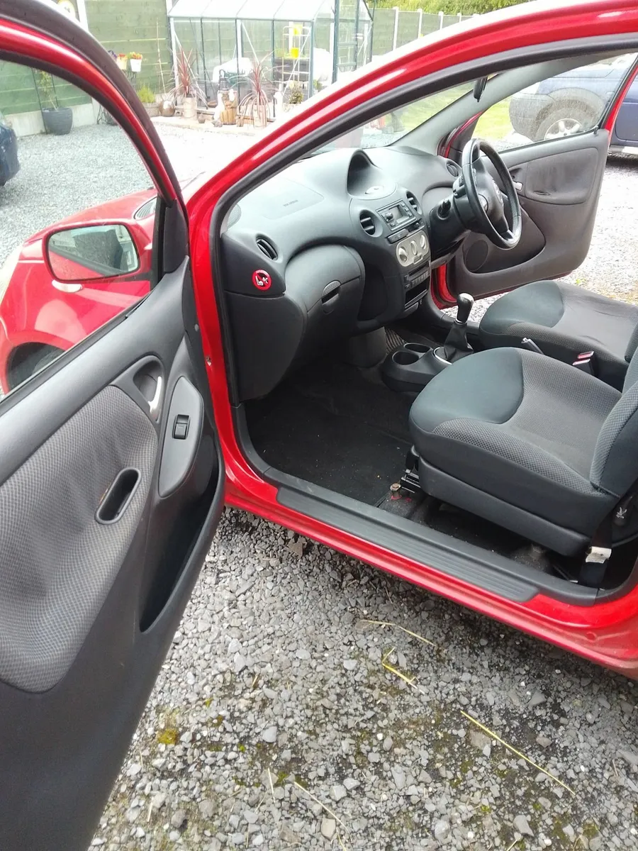 Toyota Yaris 2003 - Image 3