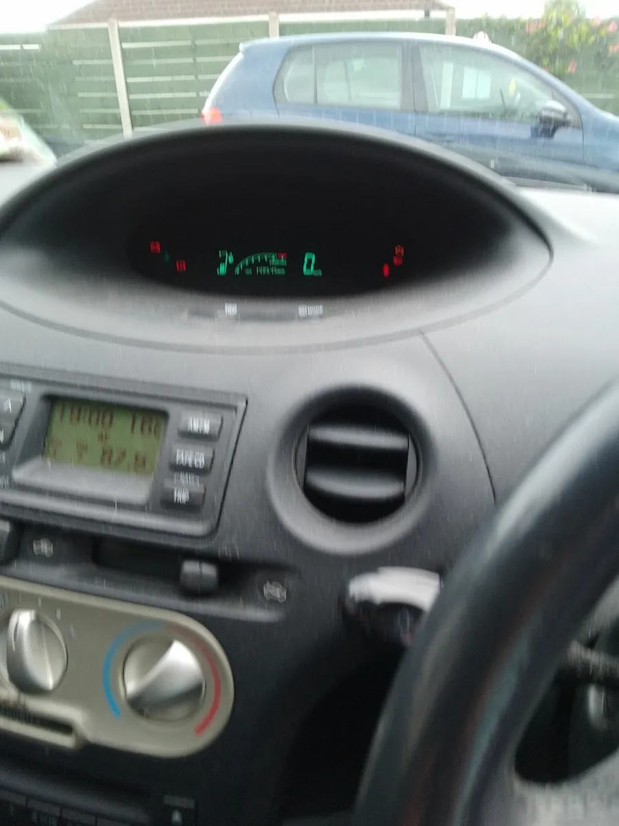Toyota Yaris 2003 - Image 4