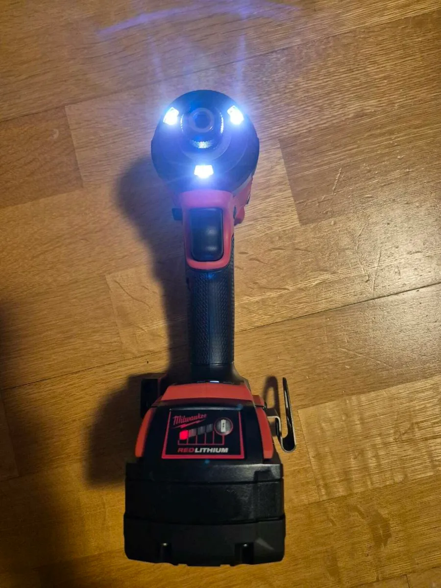 Milwaukee M18FID3 Impact Driver & Battery - Image 3