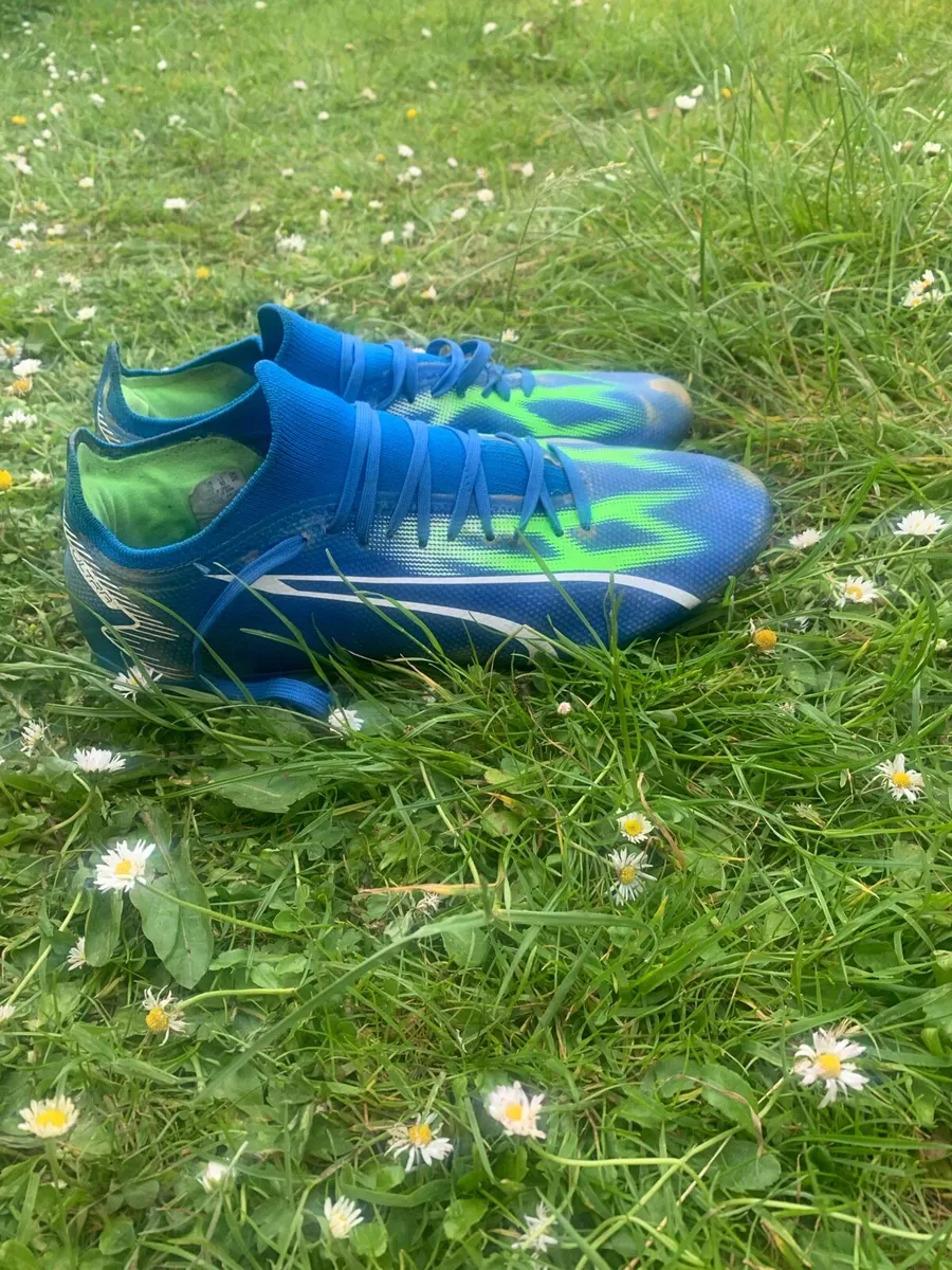 Football boots - Image 1