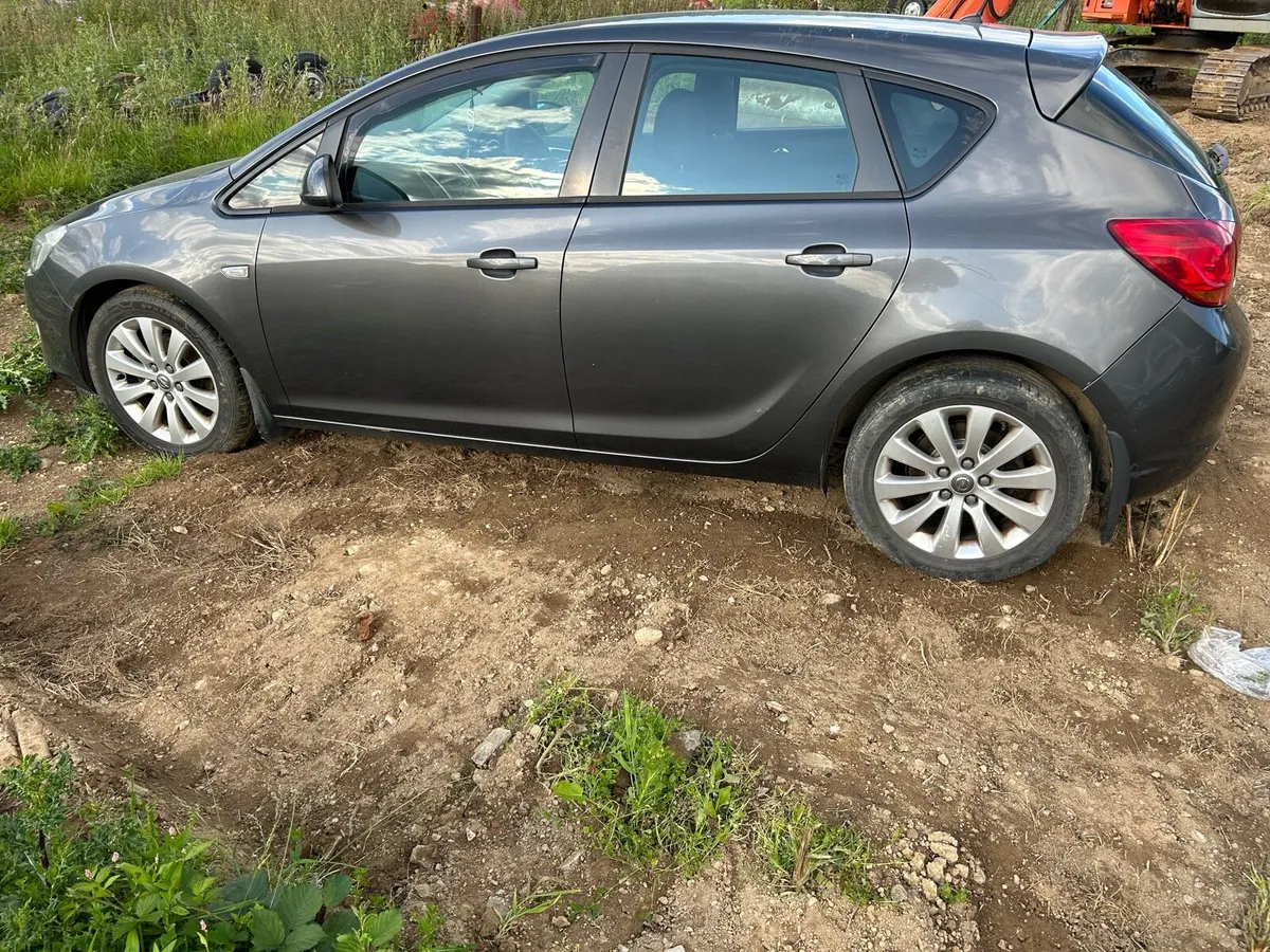 2012 opel astra 1.7 diesel - Image 2
