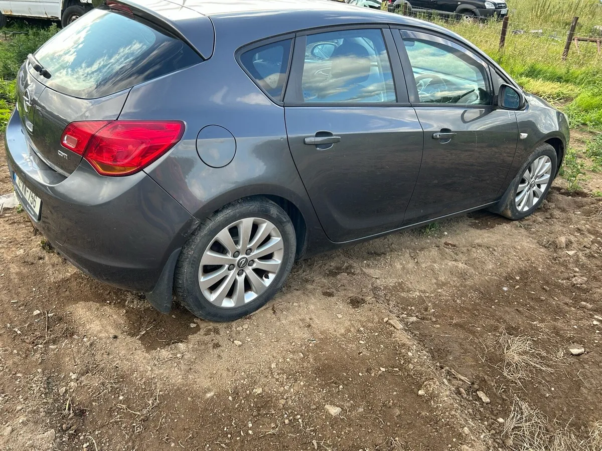 2012 opel astra 1.7 diesel - Image 4