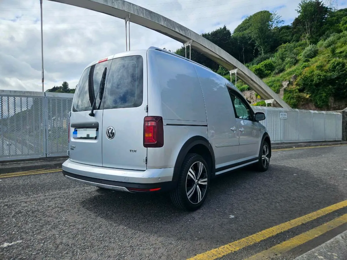 Volkswagen Caddy Alltrack - Image 3
