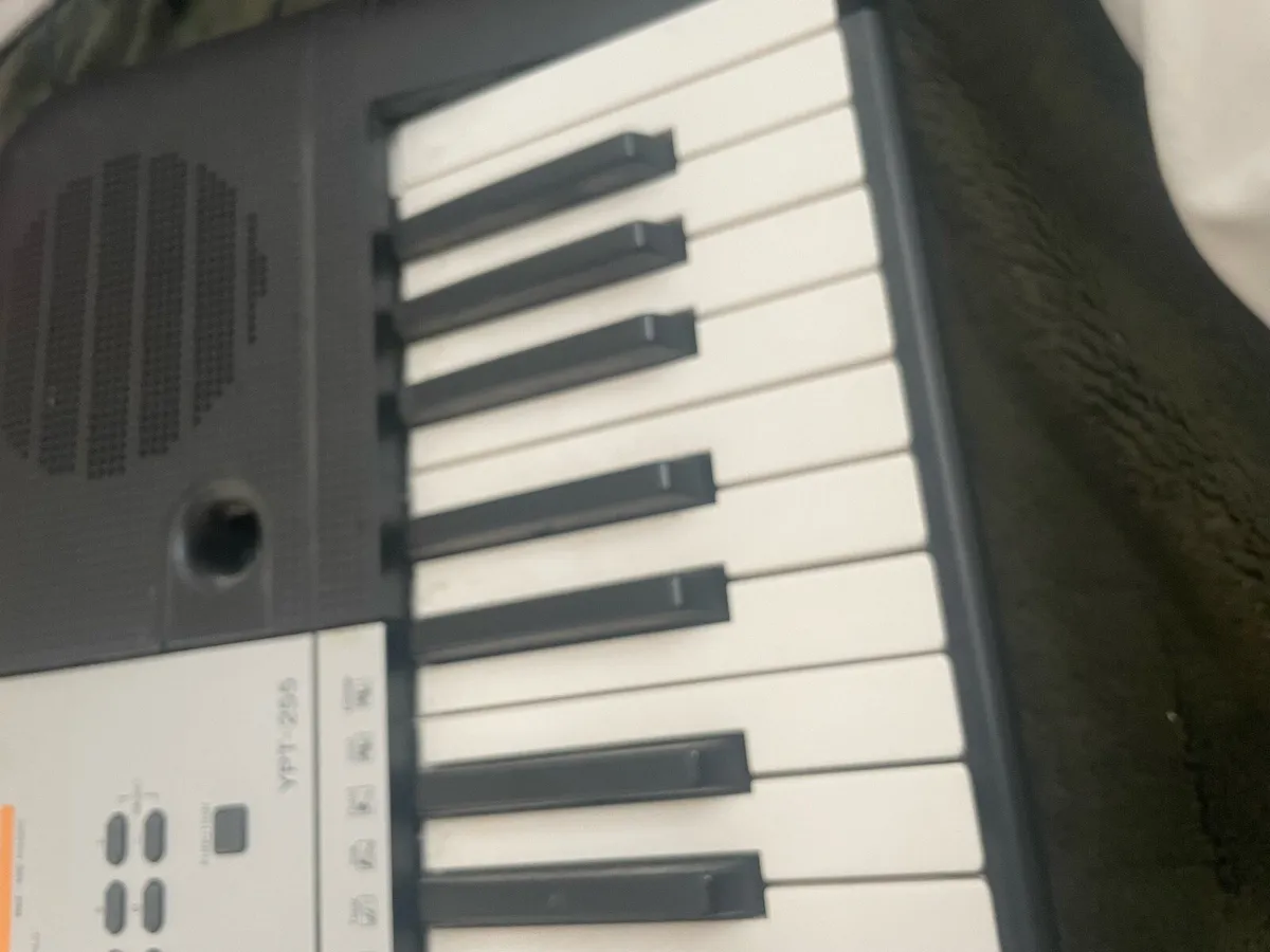 Yamaha YPT 255 Piano - Image 3