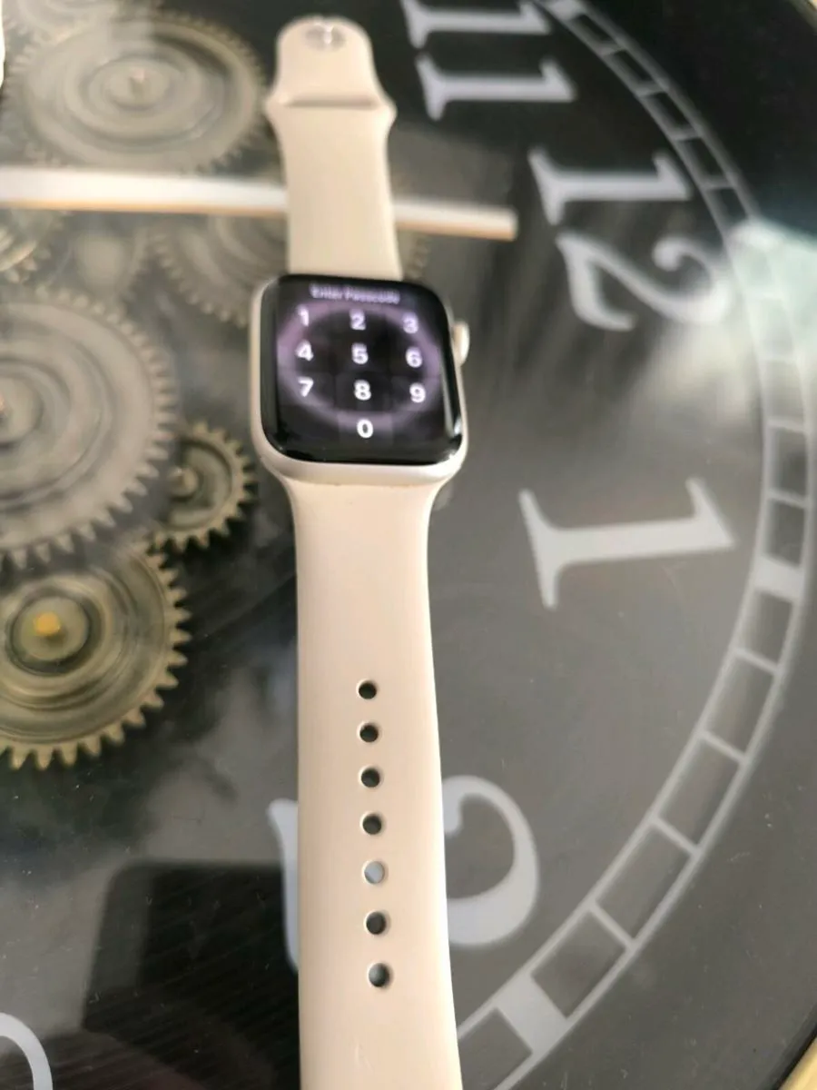 Apple Watch 41mm - Image 2