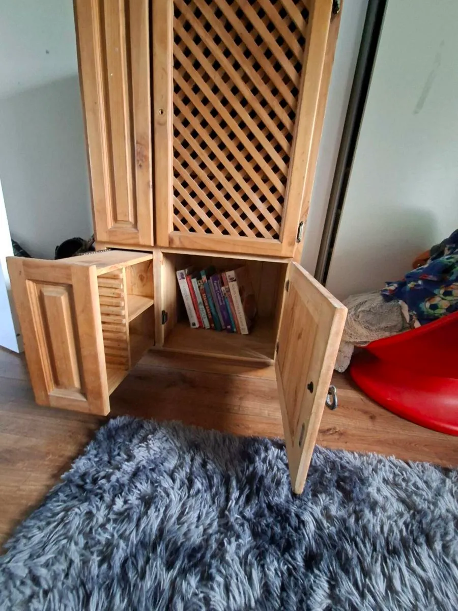 Cabinet - Image 3