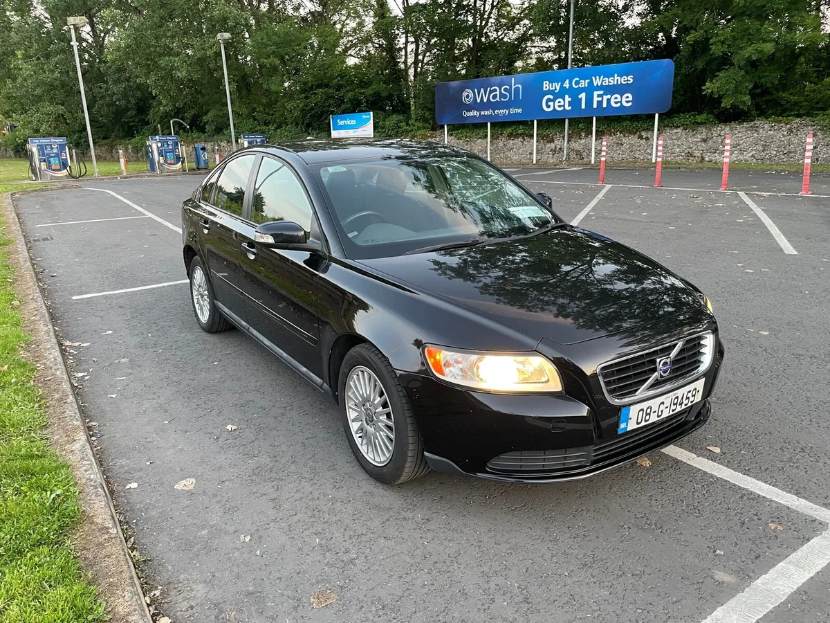 Volvo S40 - Image 1