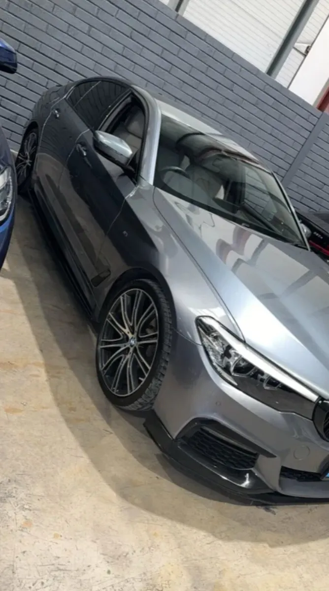 BMW 5-Series 2018 - Image 2
