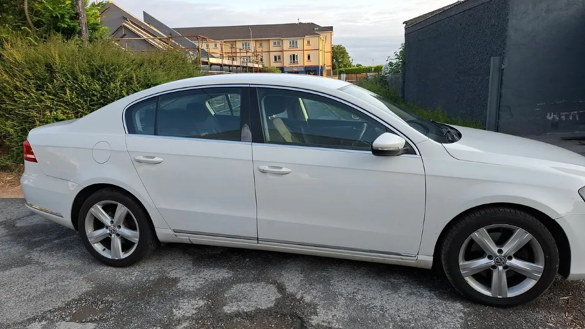 Volkswagen Passat 2012 - Image 4