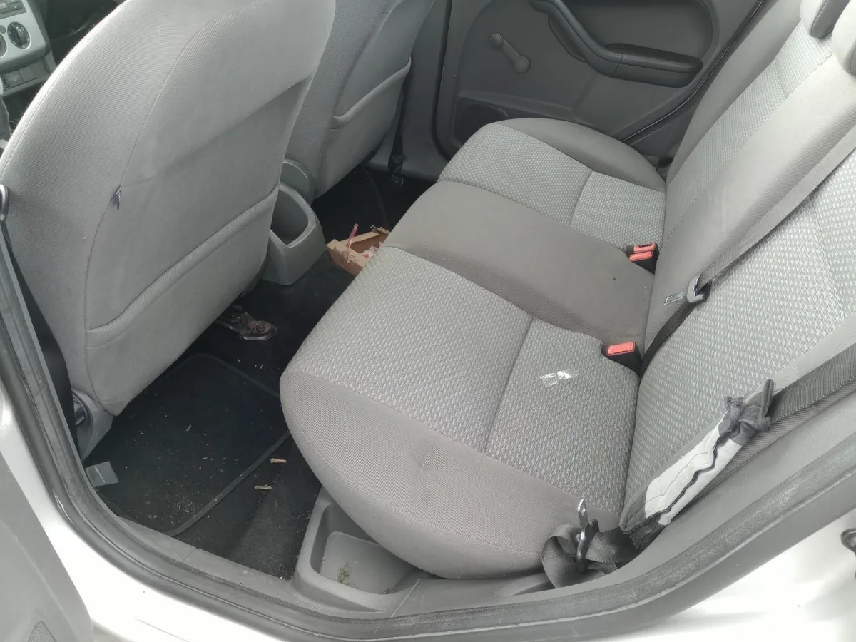 2007 Ford Focus - Image 4