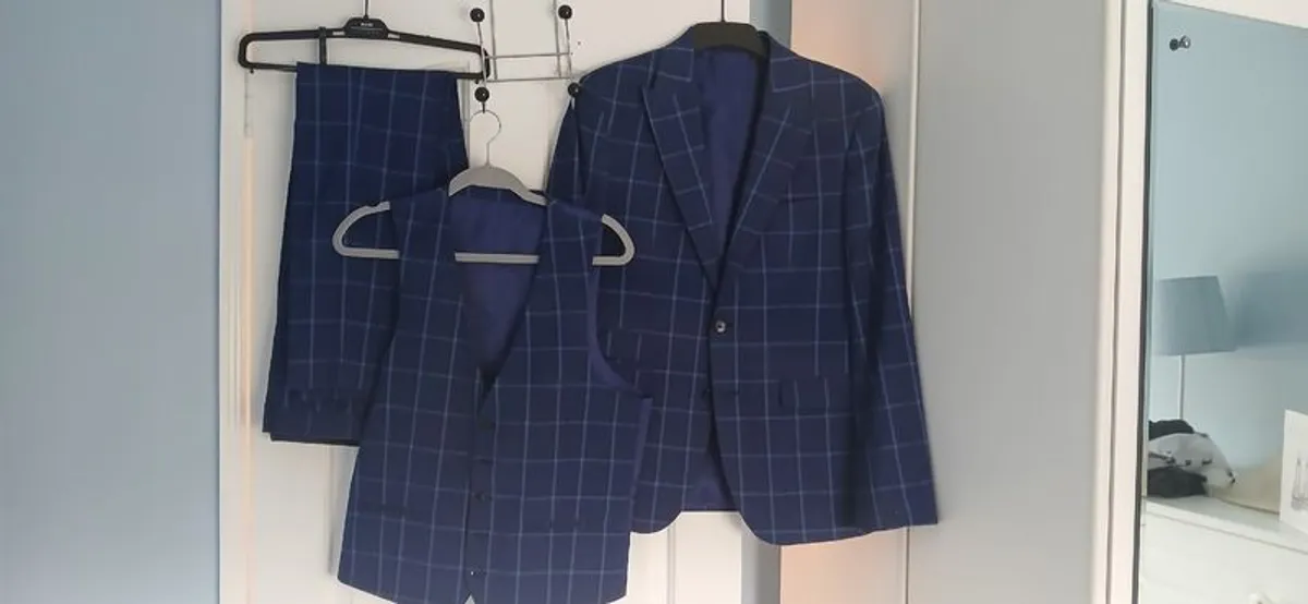 Menswear/Suits - Image 1