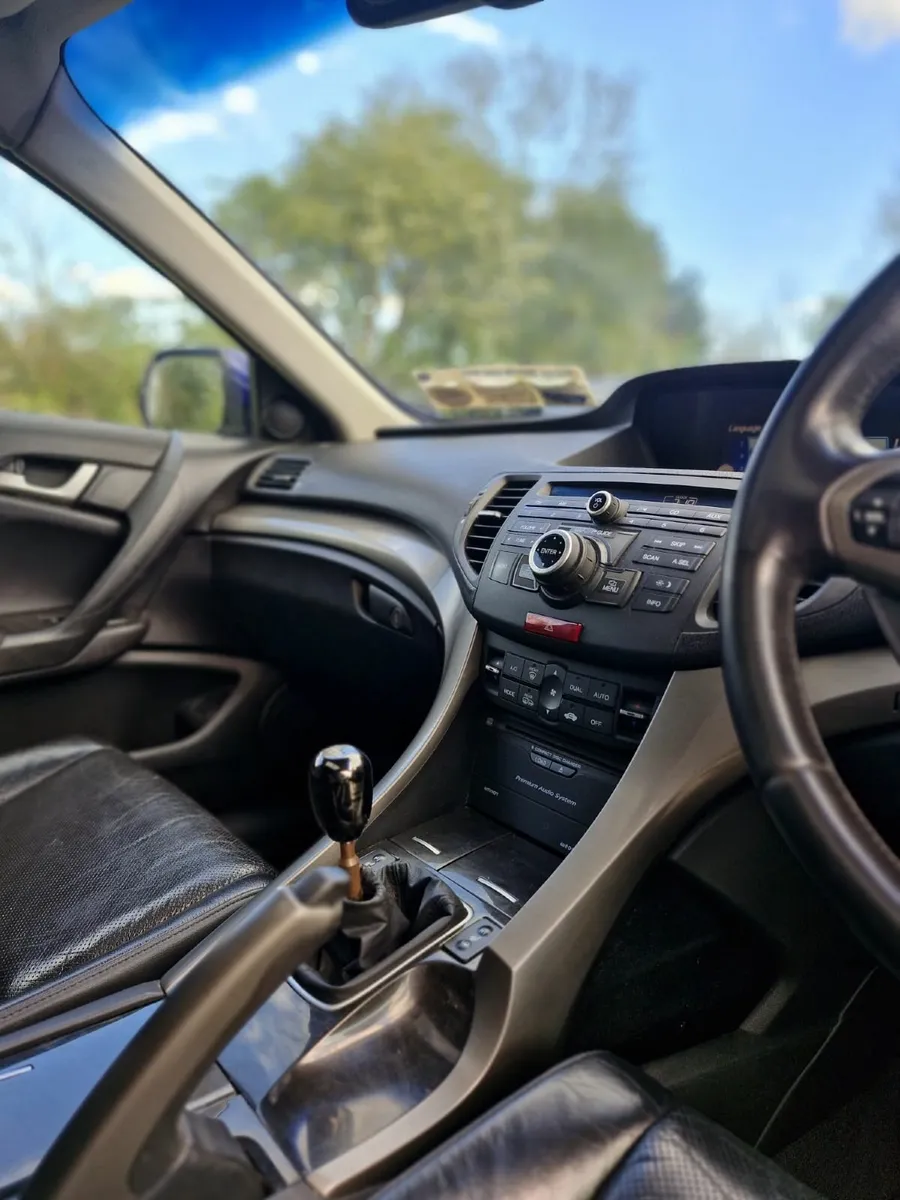 Honda Accord 2010 - Image 4