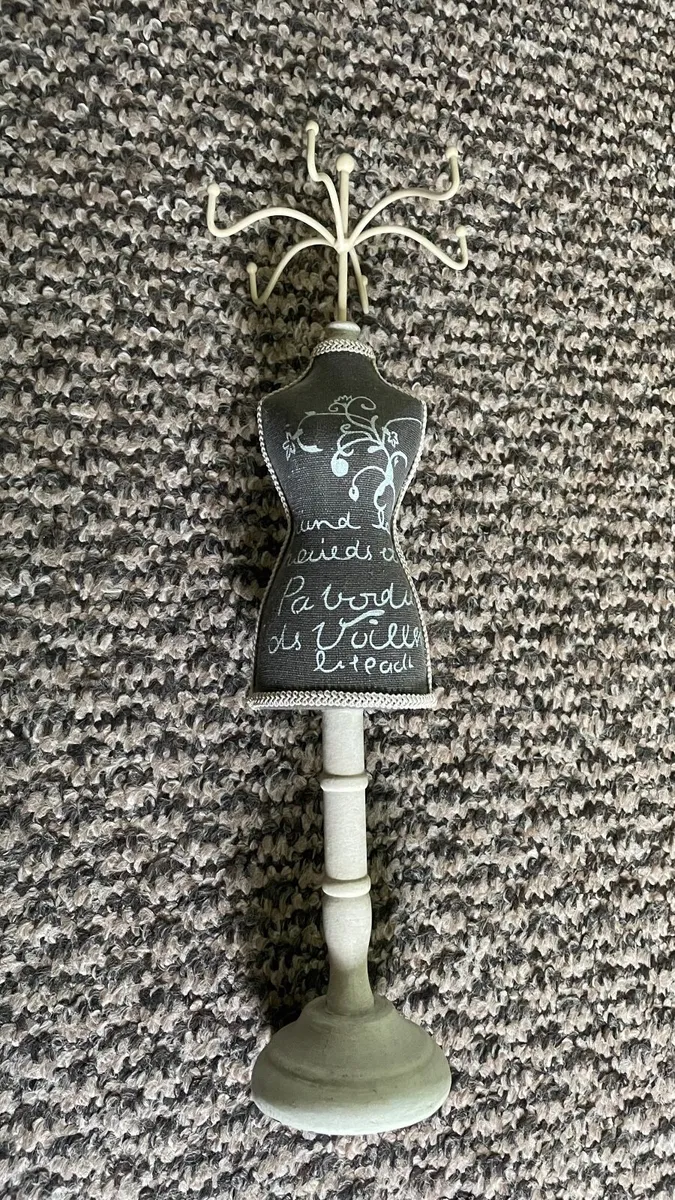 Necklace holder - Image 3