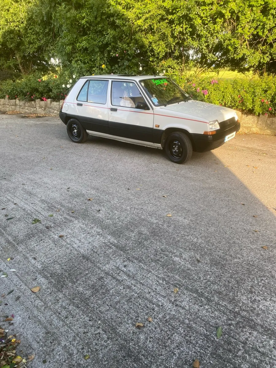 Renault 5 - Image 2