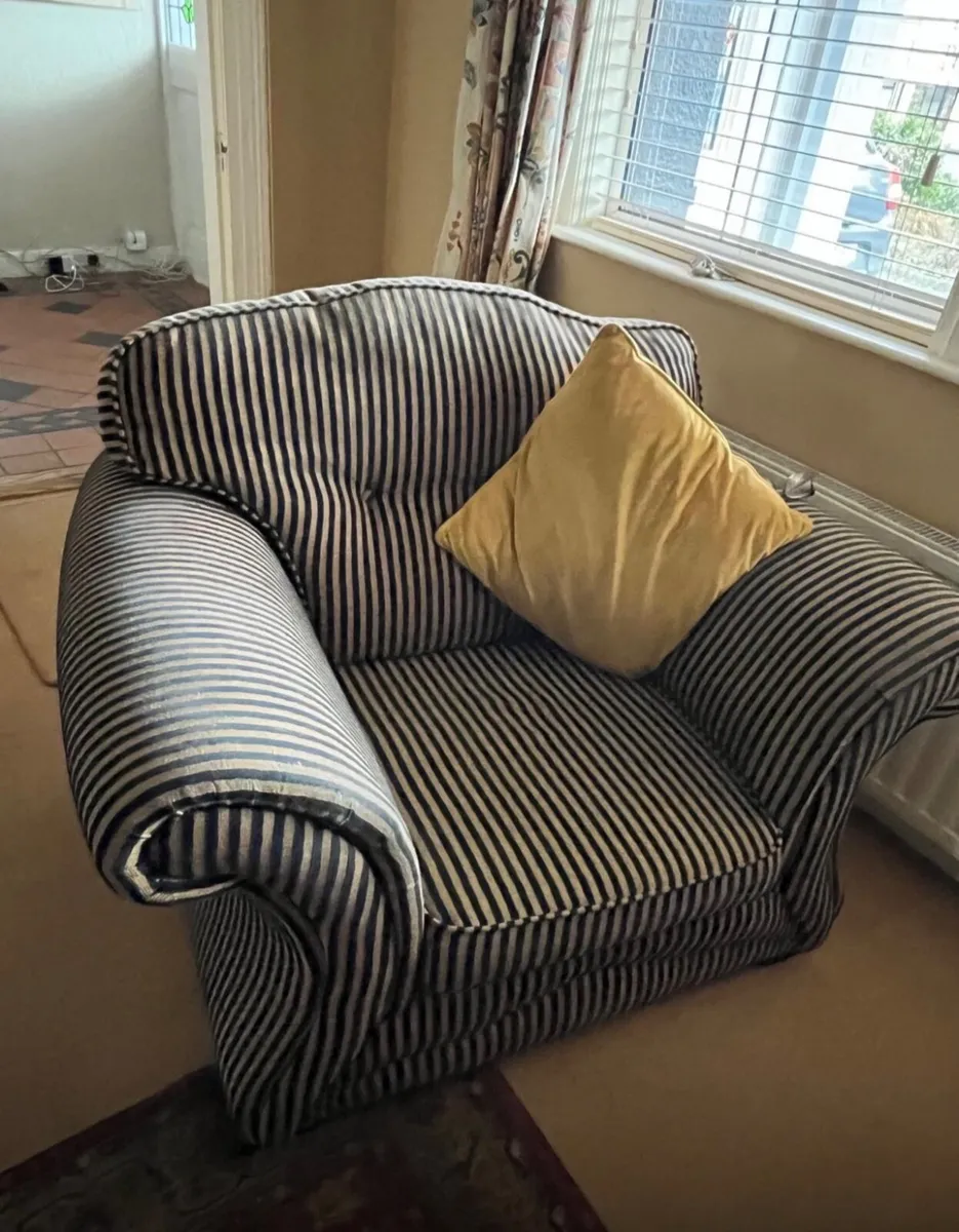 Suite of furniture - Image 2