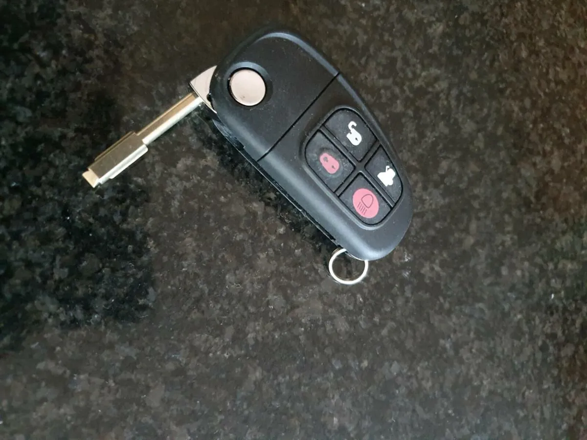 Jaguar X type key fob - Image 1