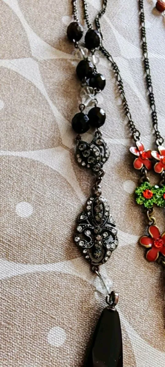 4 retro necklaces - Image 3