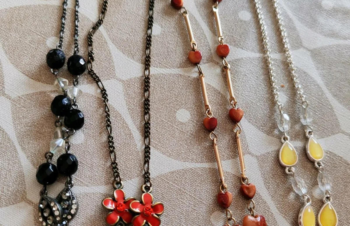 4 retro necklaces - Image 4