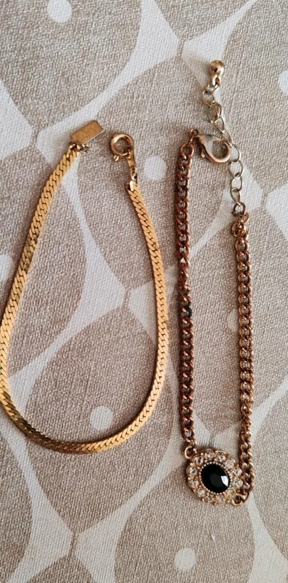 2 vintage bracelets - Image 1