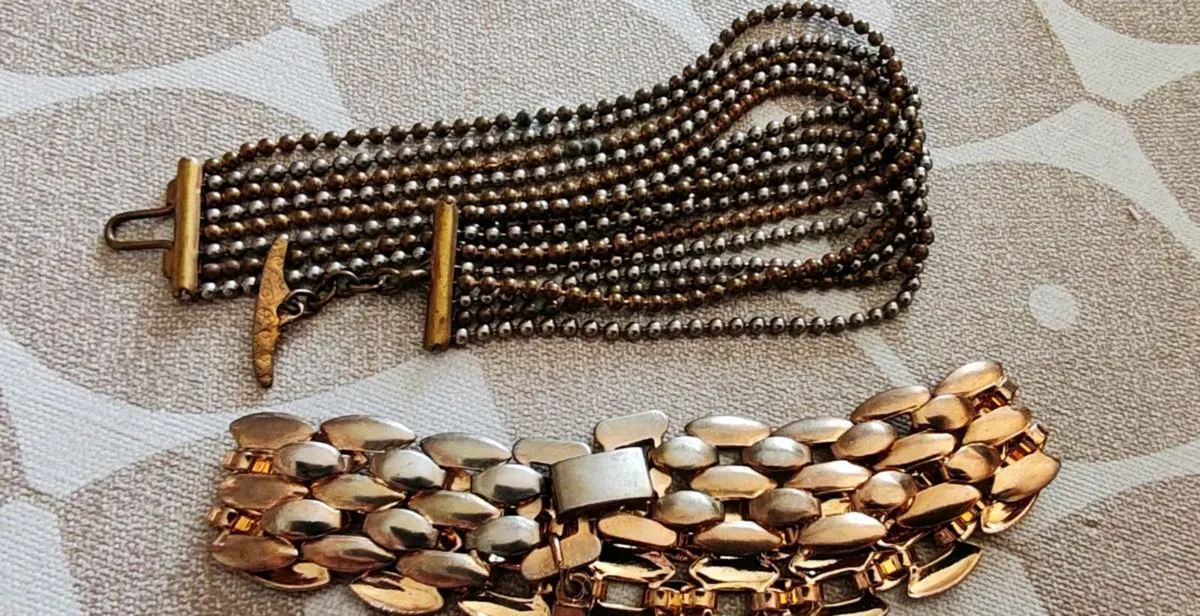 2 vintage bracelets - Image 1