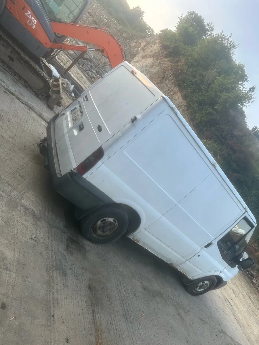 Transit van 2011 - Image 2