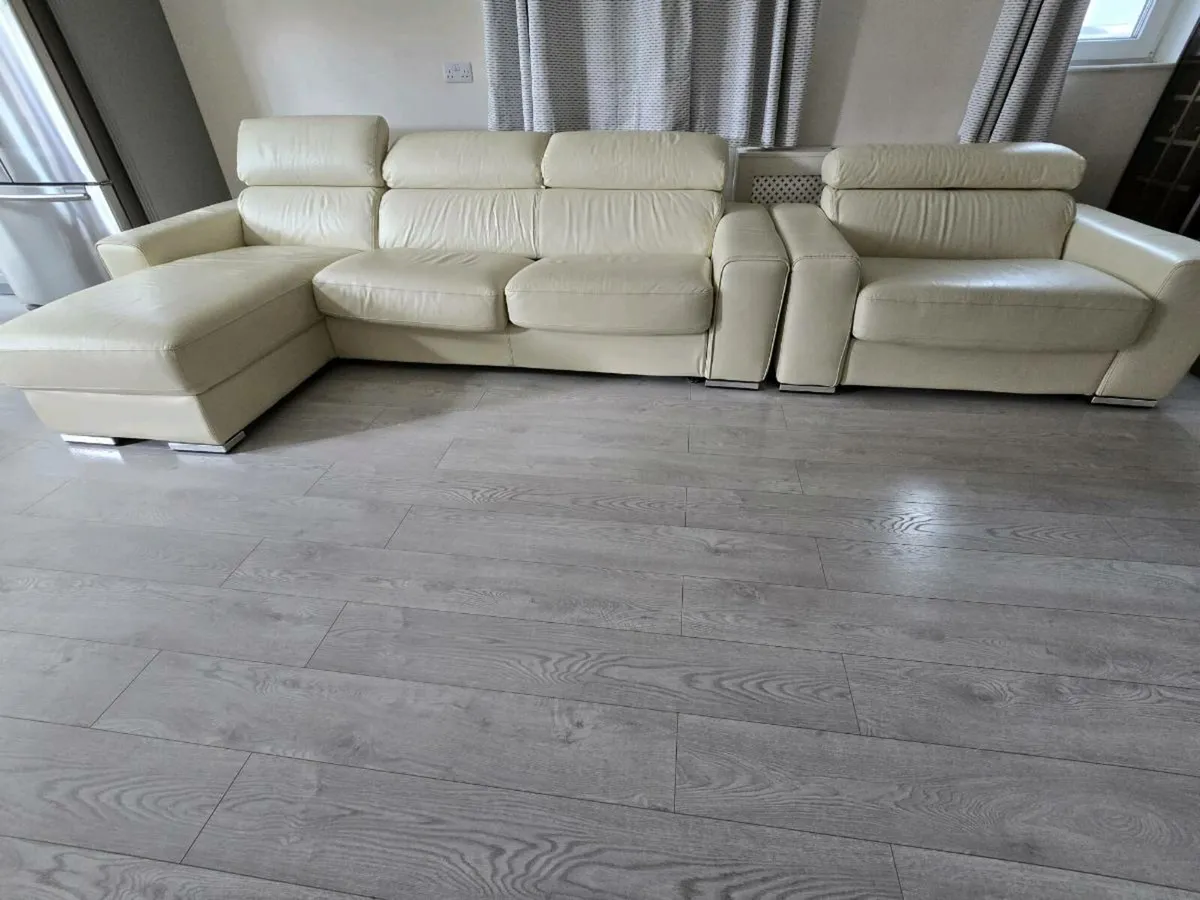 Couches - Image 2