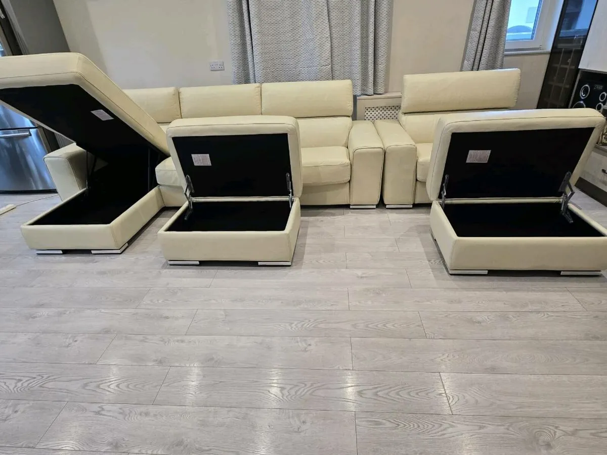 Couches - Image 3