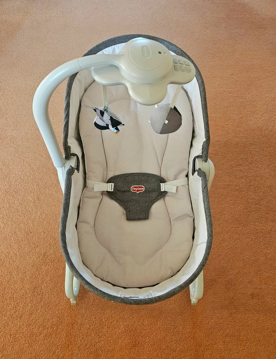 Baby rocker and napper - Image 1