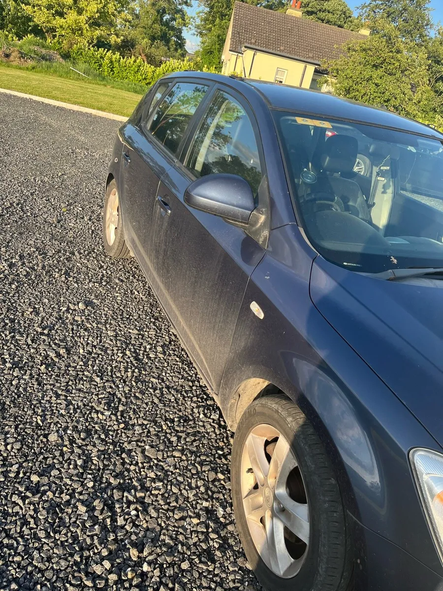 Kia Ceed 2008 for parts or repair - Image 3