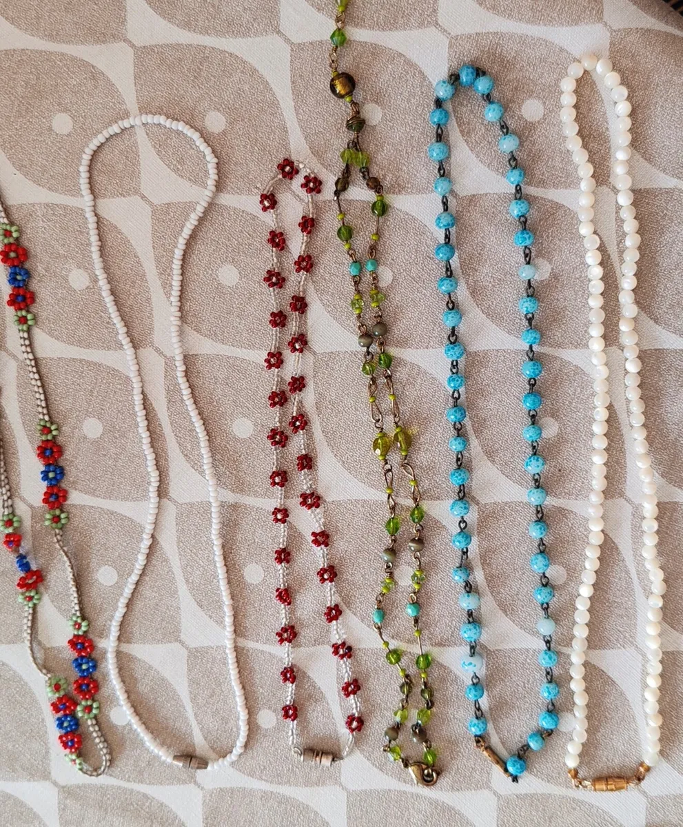 6 vintage beaded necklaces - Image 1