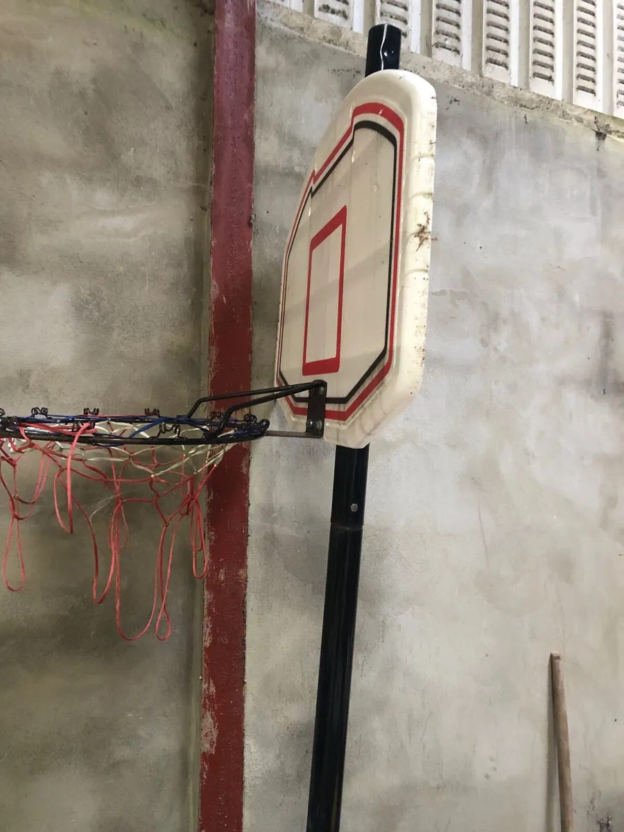 Basketball stand
