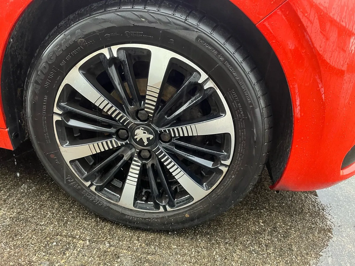 PEUGEOT 208 1.2 ALLURE PREMIUM - Image 4