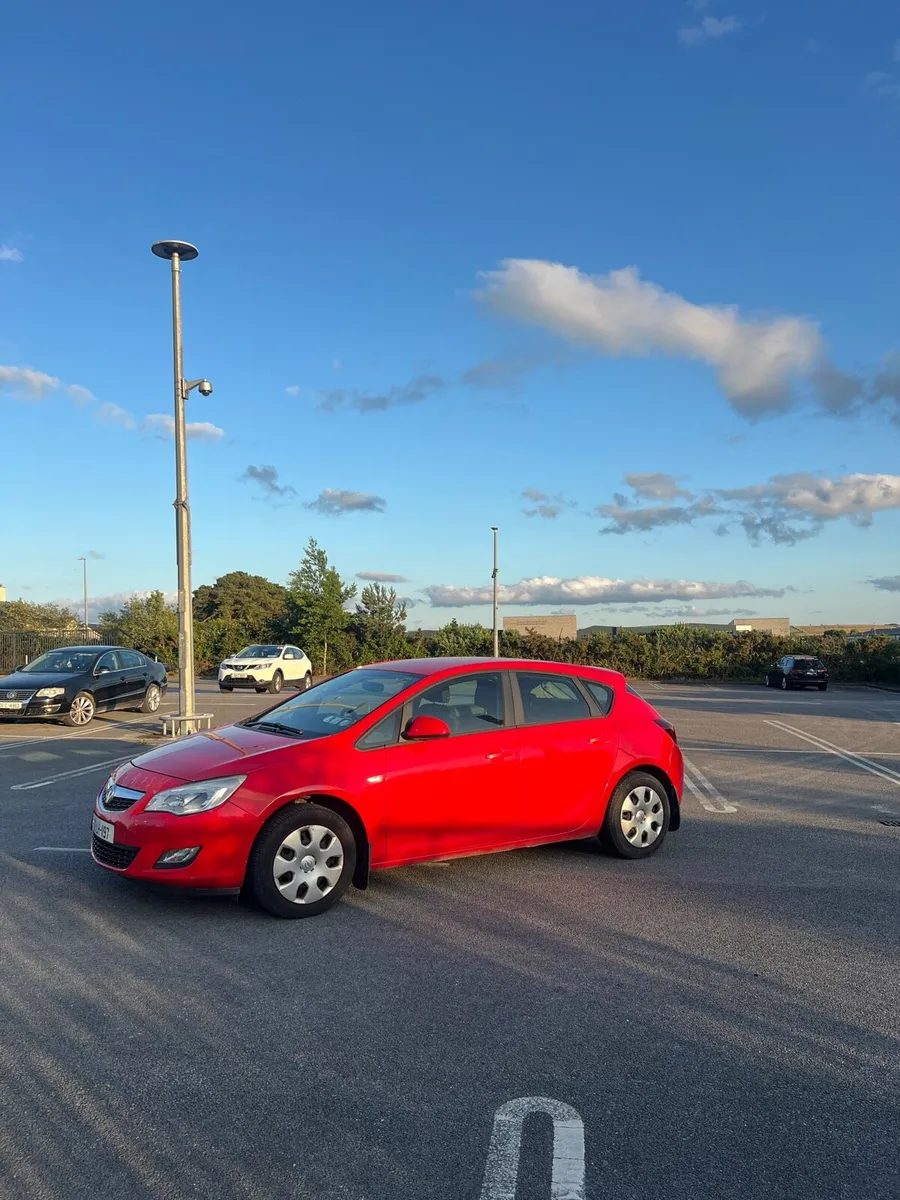 Opel Astra 2012 1.4L - Image 1