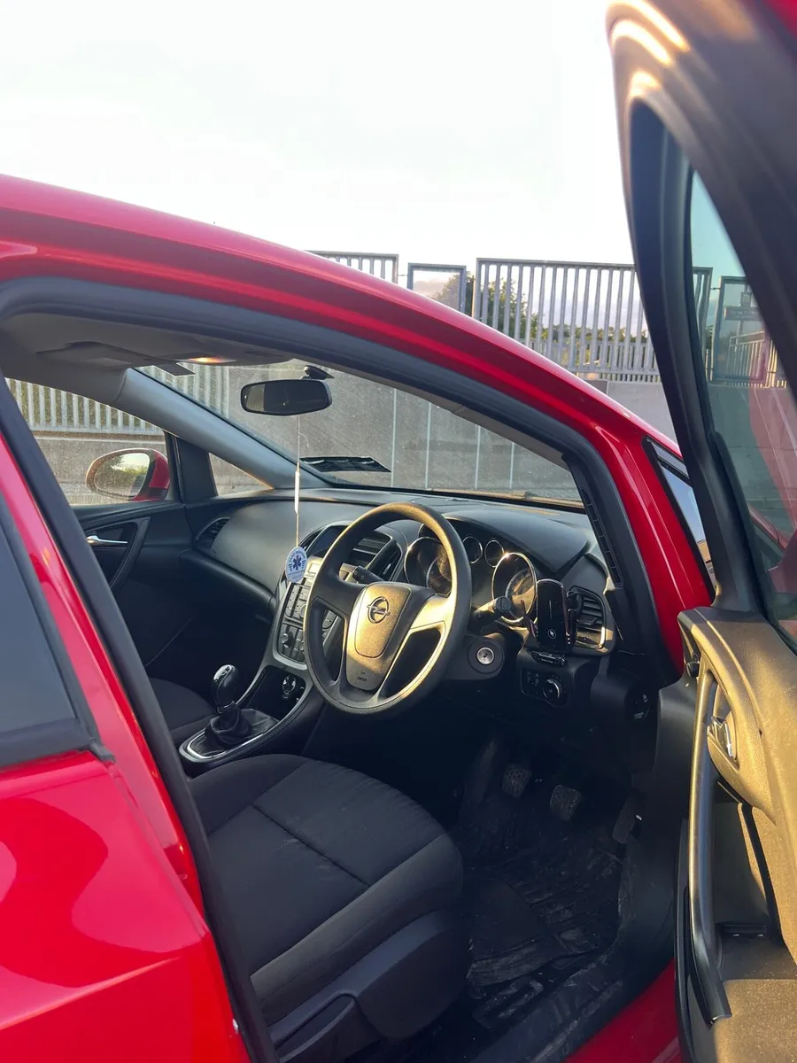 Opel Astra 2012 1.4L - Image 3