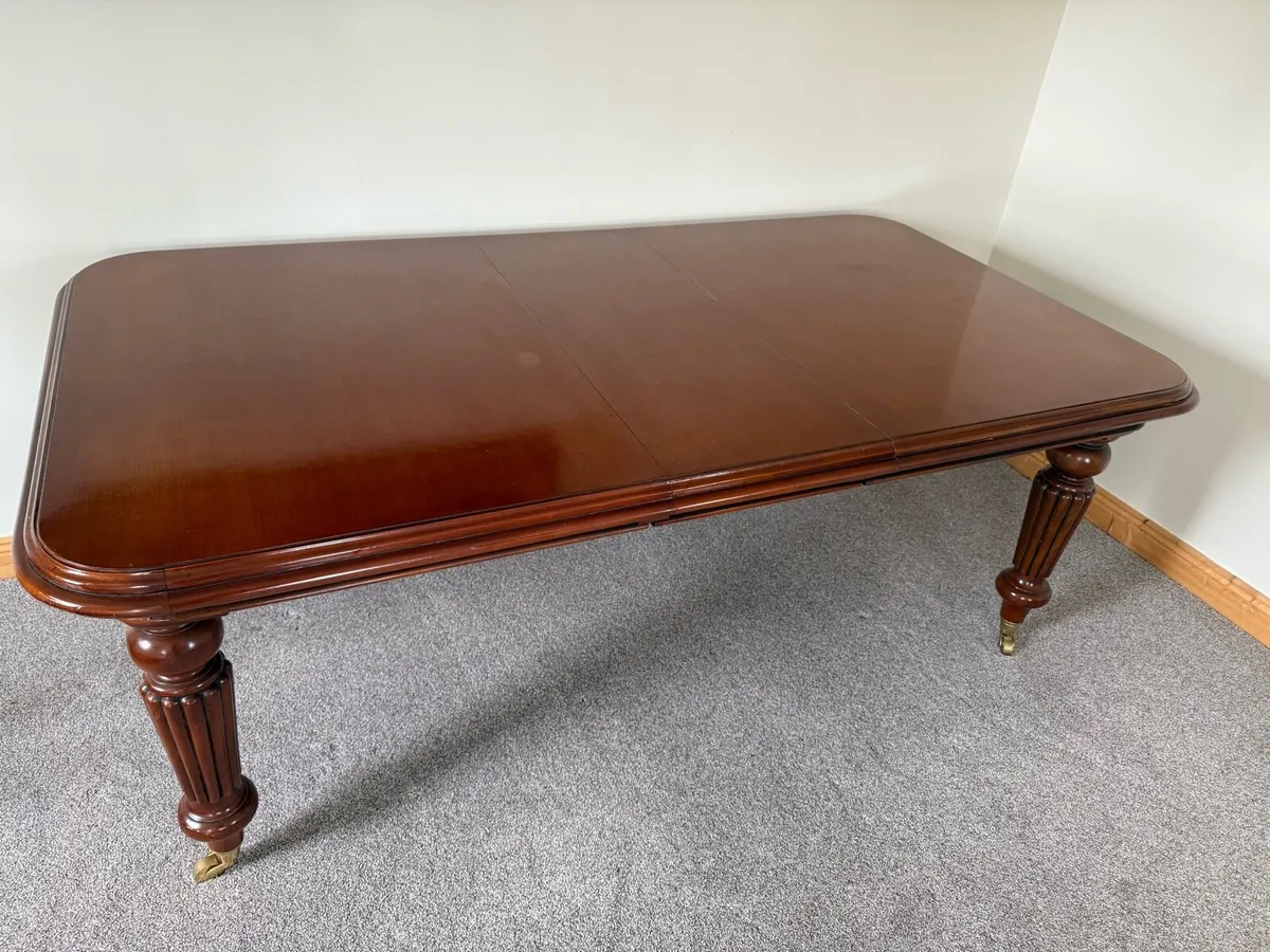 Table and Chairs - Image 2