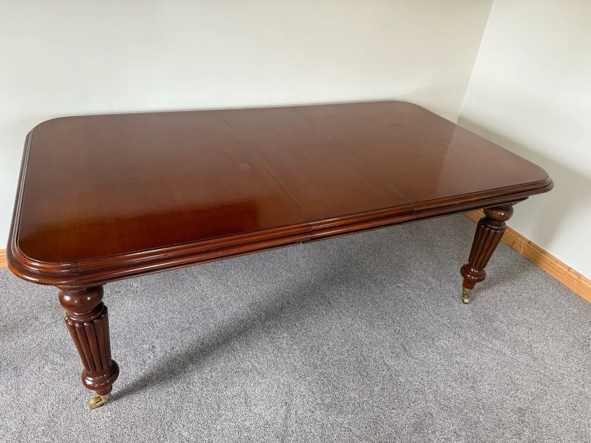 Table and Chairs - Image 3